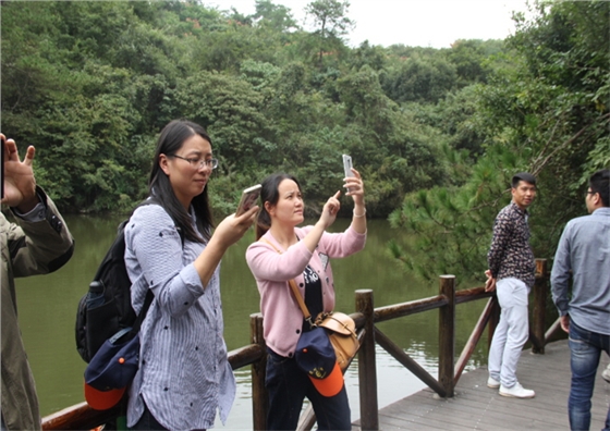 华振机械天目湖旅游拍照留念